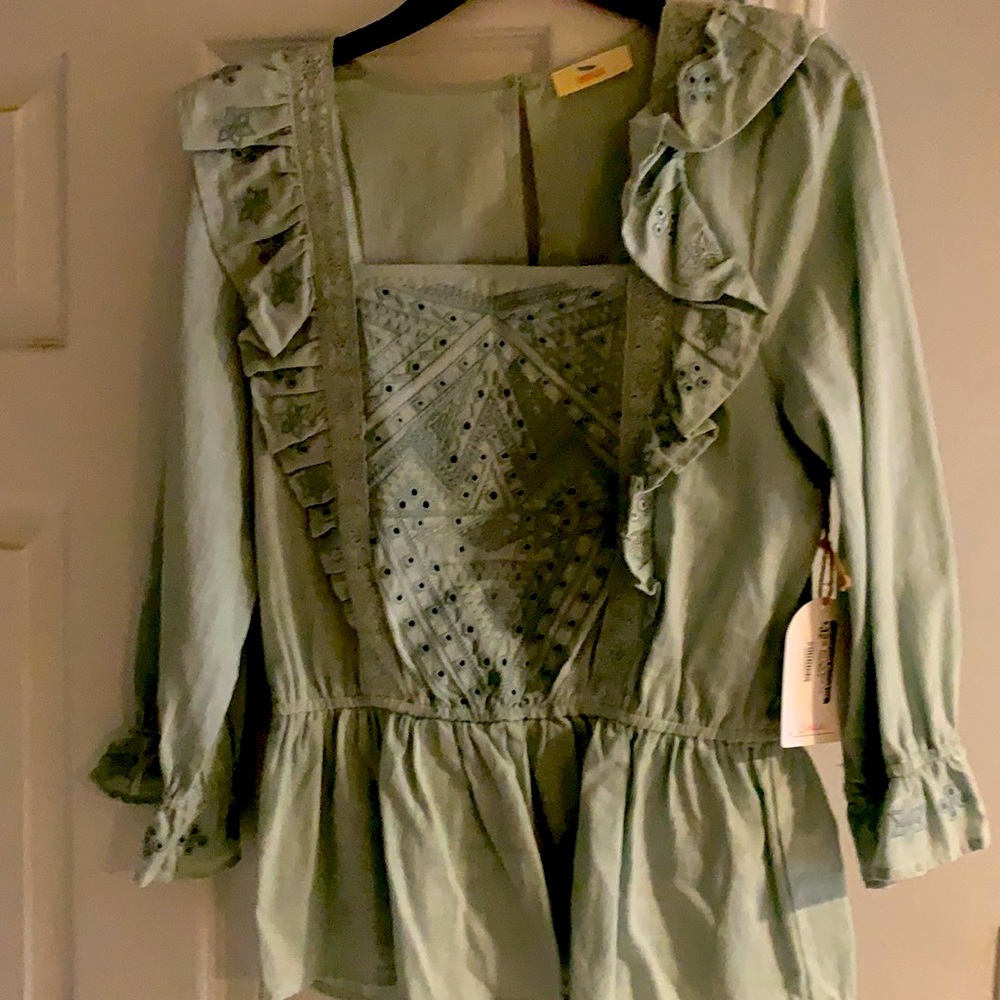 Ruffle long sleeve top